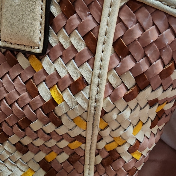 Tory Burch braided leather hand bag with matching wallet. - Picture 9 of 13